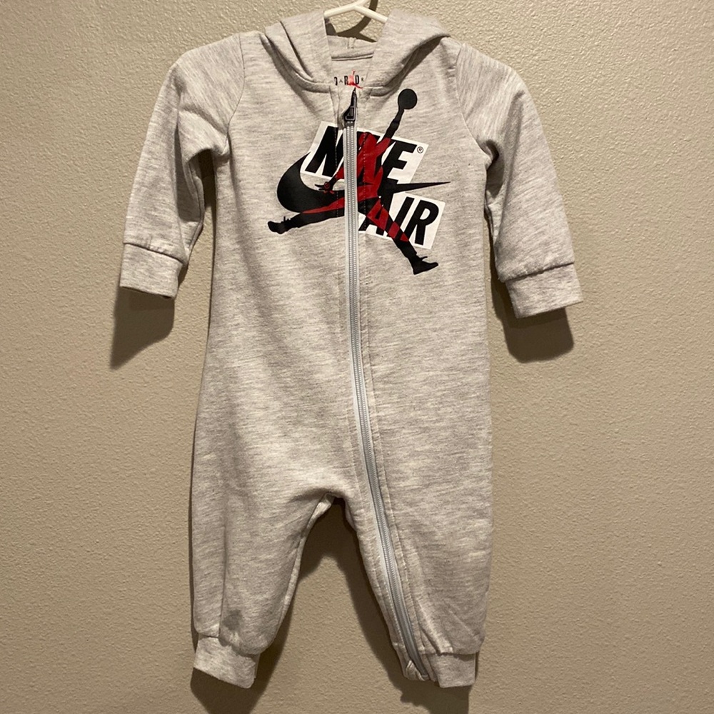 Nike Air Jordan long sleeve Romper size: 6-9 months